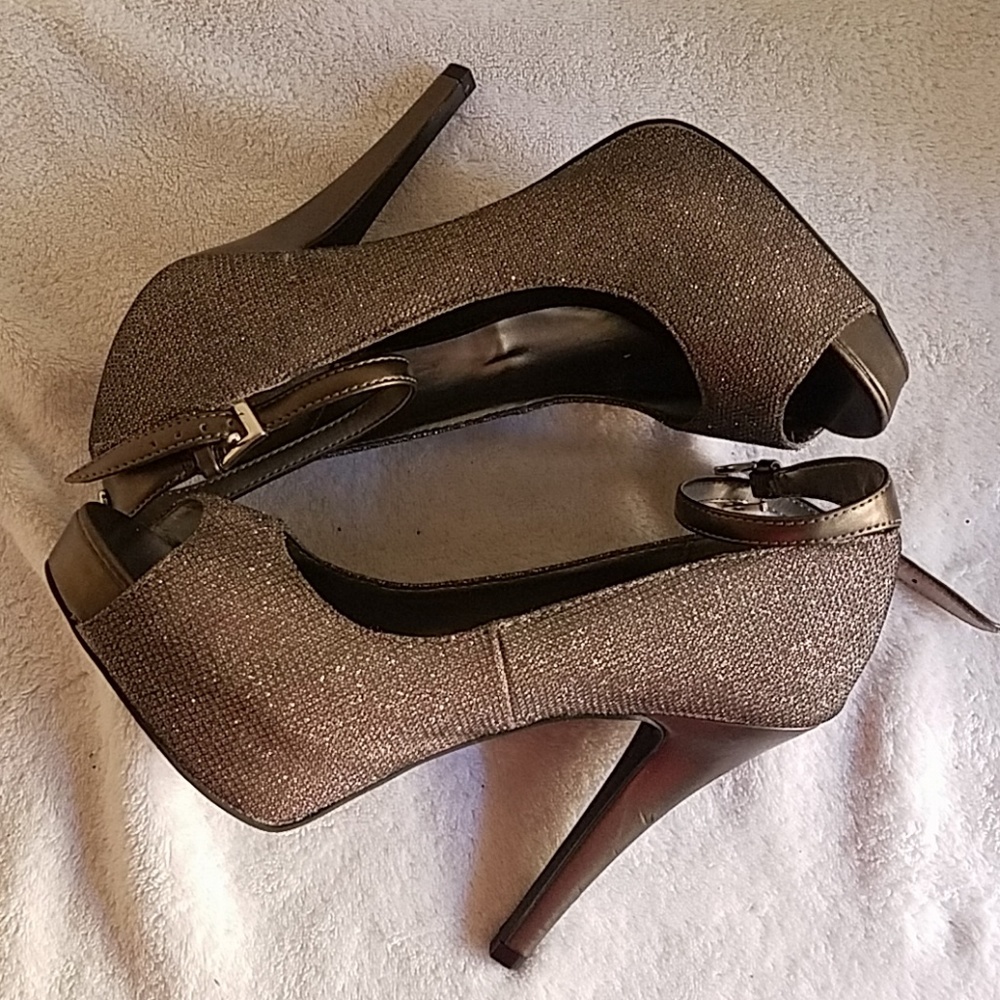 Hi Heels - Picture 4 of 4